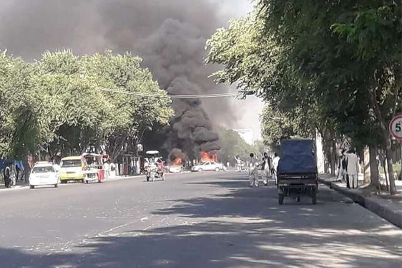 Afganistan'da bomba yüklü araç patladı: 8 ölü 33 yaralı Afganistan'da bomba yüklü araç patladı: 8 ölü 33 yaralı